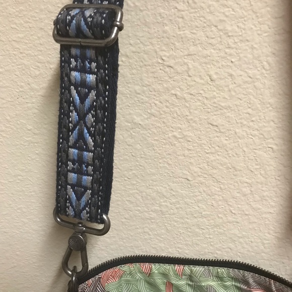 The SAK Iris guitar strap crossbody - Picture 5 of 5